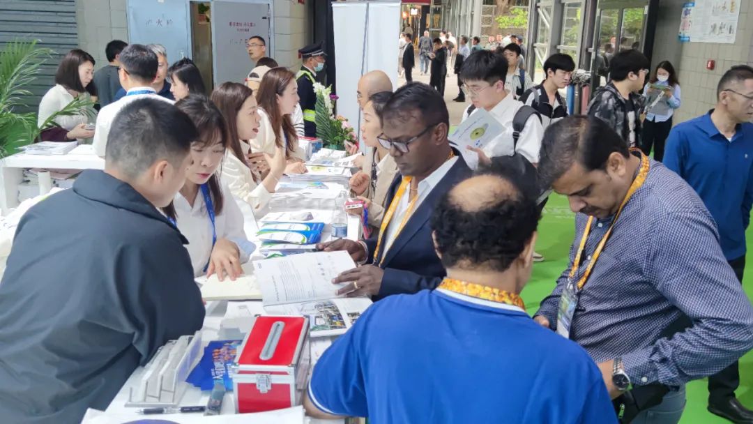 東南亞客戶光臨嘉戎技術(shù)展臺(tái)咨詢污水處理 東南亞客戶光臨嘉戎技術(shù)展臺(tái)咨詢污水處理